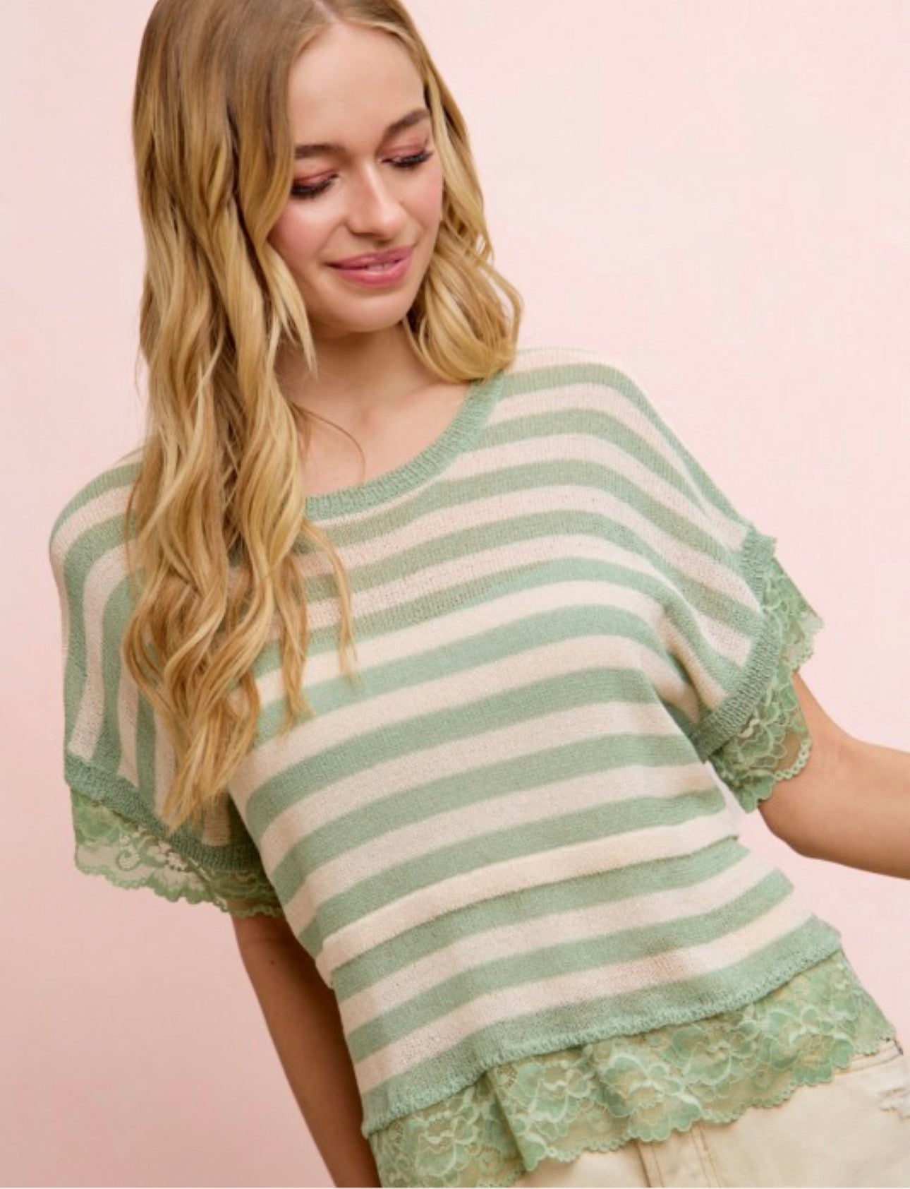 Meet the Saige Contrast Lace Top (S-XL)